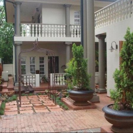 Goodey'S Guesthouse Pretoria-Noord Esterno foto