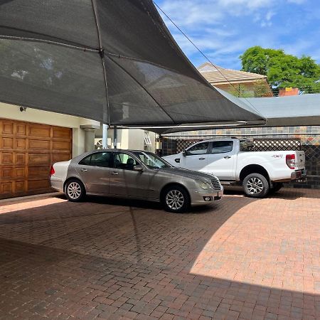 Goodey'S Guesthouse Pretoria-Noord Esterno foto