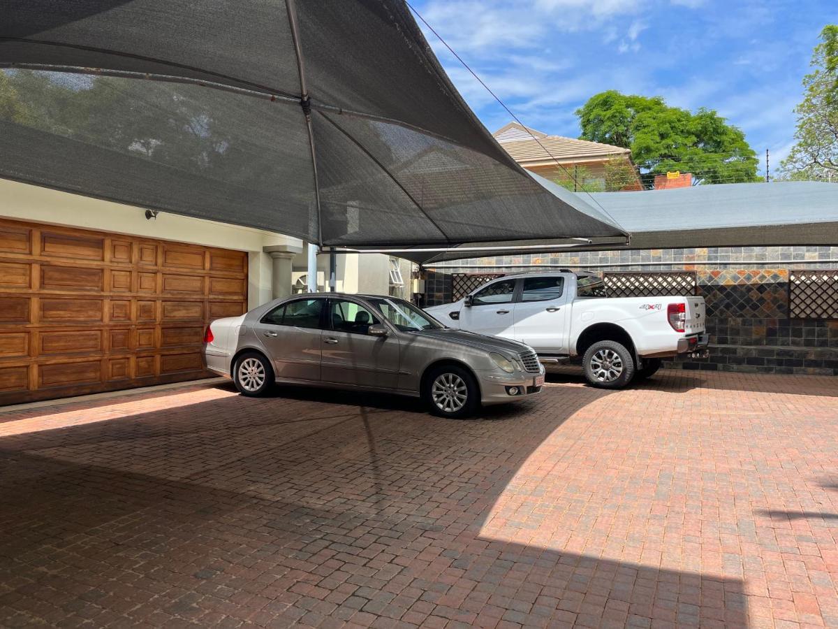 Goodey'S Guesthouse Pretoria-Noord Esterno foto