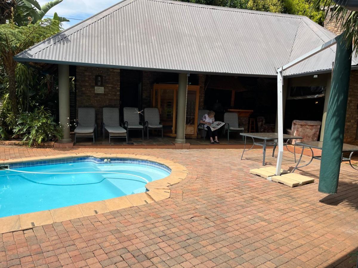 Goodey'S Guesthouse Pretoria-Noord Esterno foto