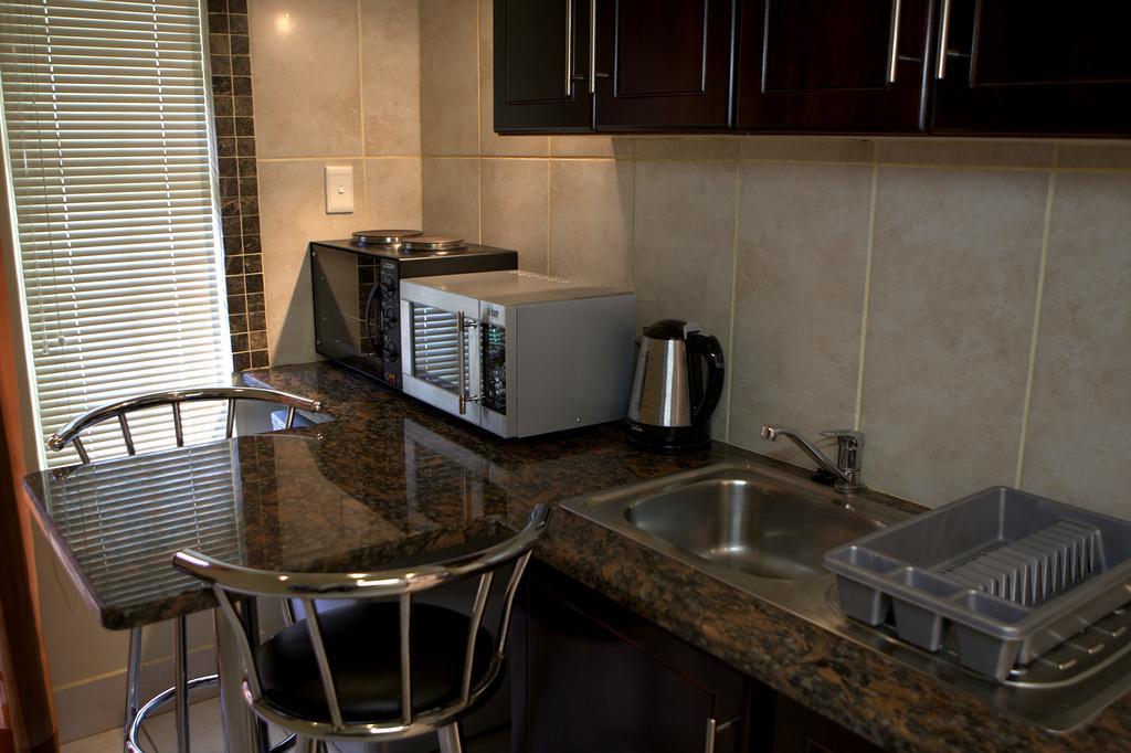 Goodey'S Guesthouse Pretoria-Noord Esterno foto