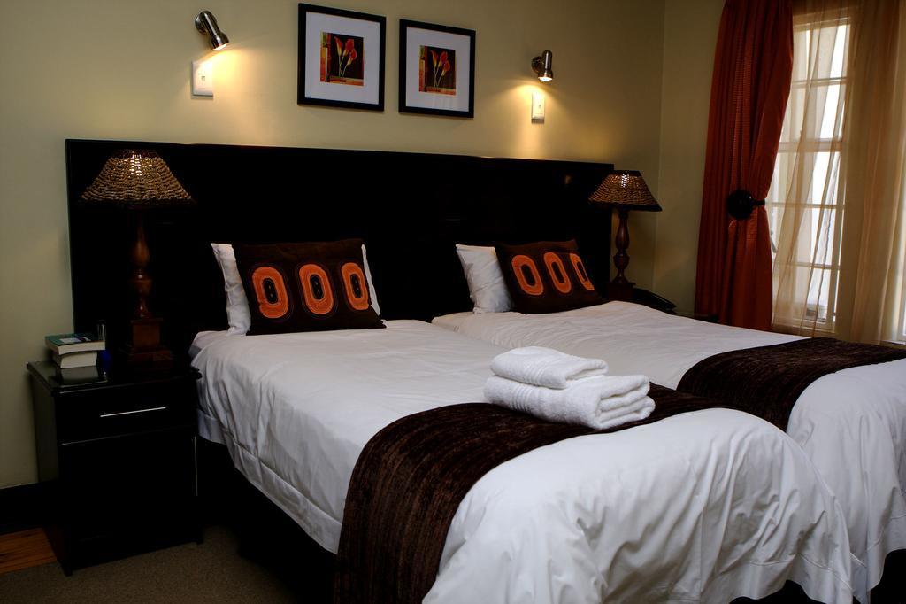 Goodey'S Guesthouse Pretoria-Noord Esterno foto