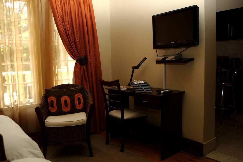 Goodey'S Guesthouse Pretoria-Noord Esterno foto