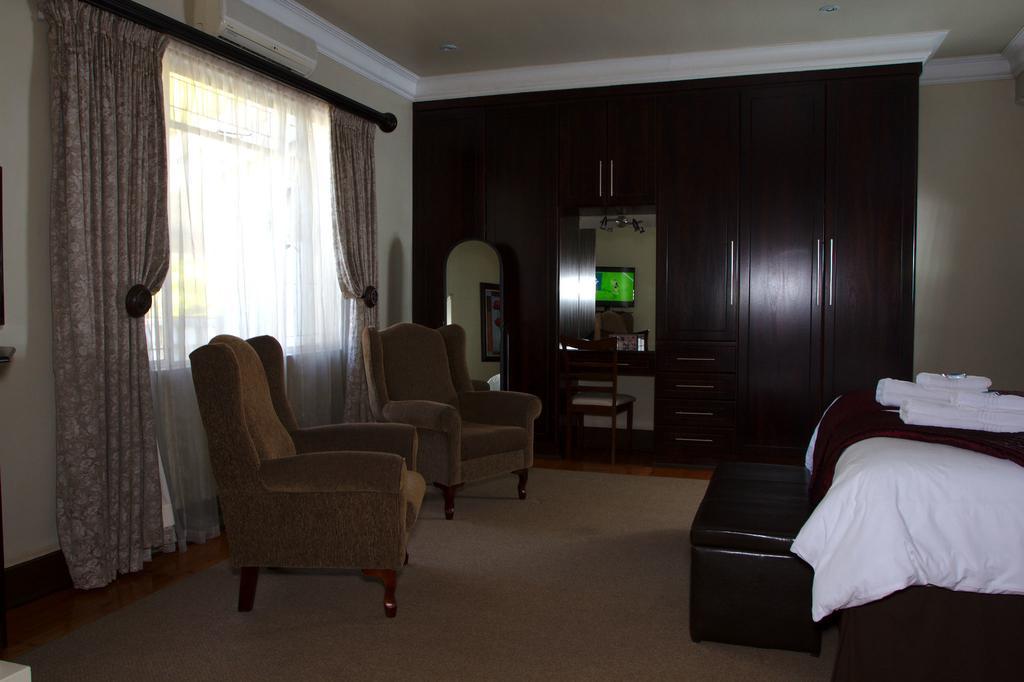 Goodey'S Guesthouse Pretoria-Noord Esterno foto