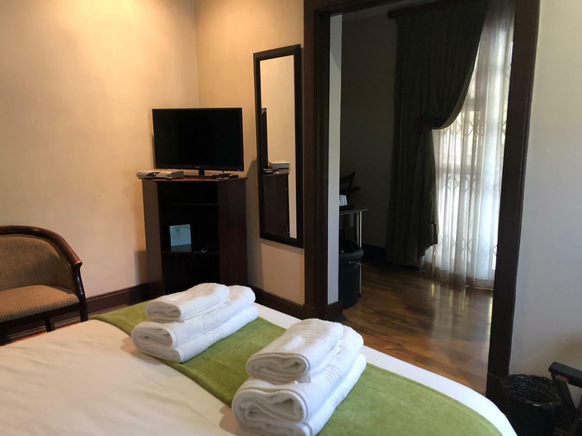 Goodey'S Guesthouse Pretoria-Noord Esterno foto