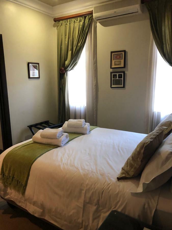Goodey'S Guesthouse Pretoria-Noord Esterno foto