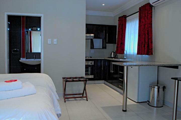 Goodey'S Guesthouse Pretoria-Noord Esterno foto